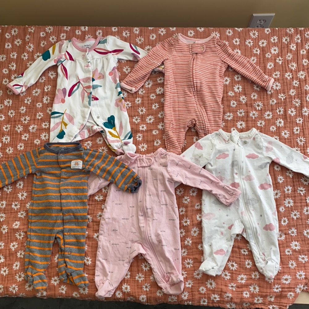(Lot of 5) Newborn Onesie Assortment (Carter’s & Cloud Island)